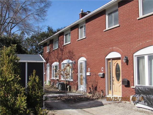 b - 2969 Richmond Road, Townhouse with 3 bedrooms, 2 bathrooms and 1 parking in Ottawa ON | Image 1