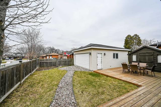 105 Mcelroy Rd E, House detached with 3 bedrooms, 2 bathrooms and 2 parking in Hamilton ON | Image 23