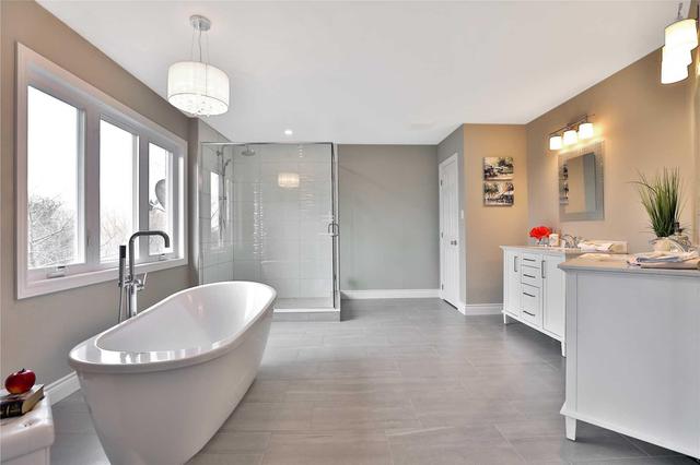 1206 Kings College Dr, House detached with 5 bedrooms, 4 bathrooms and 2 parking in Oakville ON | Image 11