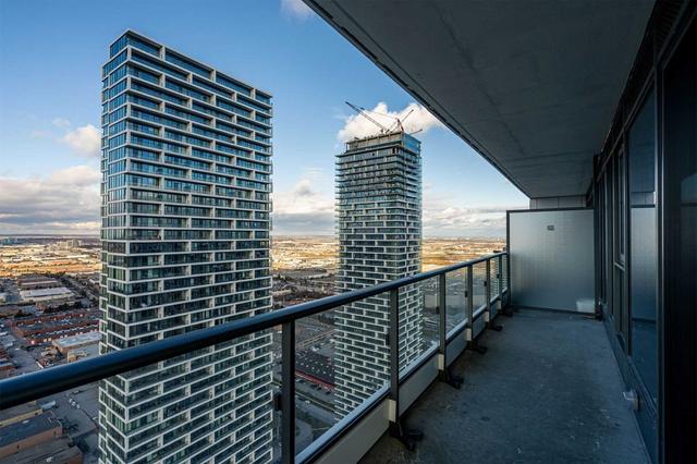 4910 - 5 Buttermill Ave, Condo with 2 bedrooms, 2 bathrooms and 134 parking in Vaughan ON | Image 11