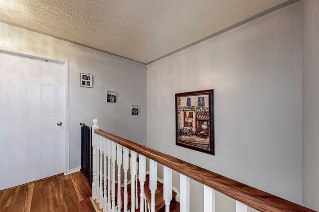 4 Wickstead Crt, Townhouse with 3 bedrooms, 2 bathrooms and 2 parking in Brampton ON | Image 8