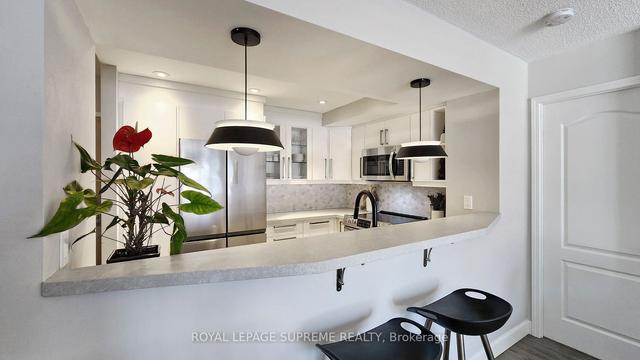 812 - 5 Rosehill Ave, Condo with 2 bedrooms, 2 bathrooms and 1 parking in Toronto ON | Image 6