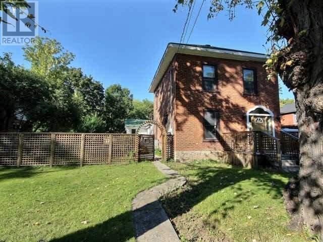 80 Geddes St, House detached with 3 bedrooms, 3 bathrooms and 2 parking in Belleville ON | Image 1
