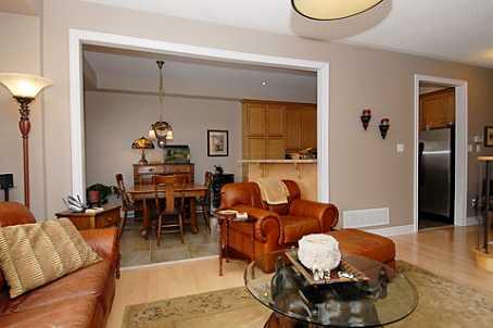 th4 - 581 Scarlett Rd, Townhouse with 3 bedrooms, 4 bathrooms and 2 parking in Toronto ON | Image 4
