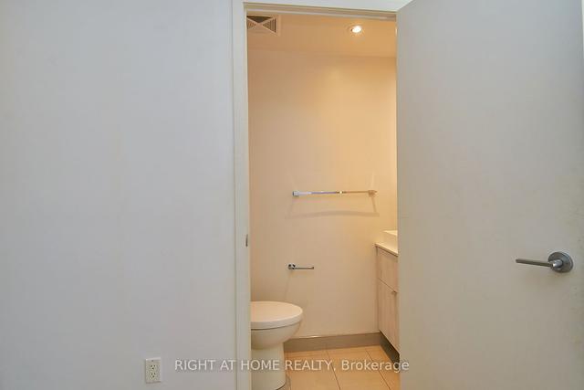 2406 - 215 Queen St W, Condo with 1 bedrooms, 1 bathrooms and 0 parking in Toronto ON | Image 10