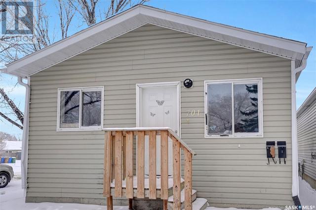 701 Cameron Street, House detached with 2 bedrooms, 2 bathrooms and null parking in Regina SK | Image 2