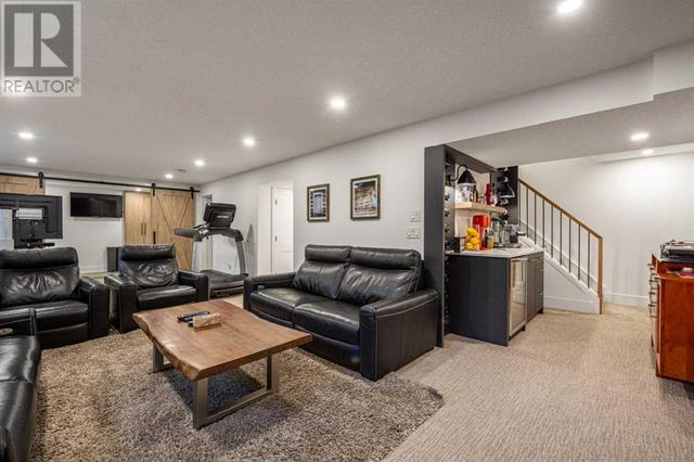 22 Varcove Place Nw, House detached with 4 bedrooms, 3 bathrooms and 4 parking in Calgary AB | Image 39