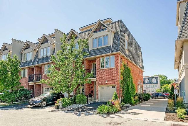 96 Nelson St, House attached with 2 bedrooms, 4 bathrooms and 1 parking in Oakville ON | Image 1