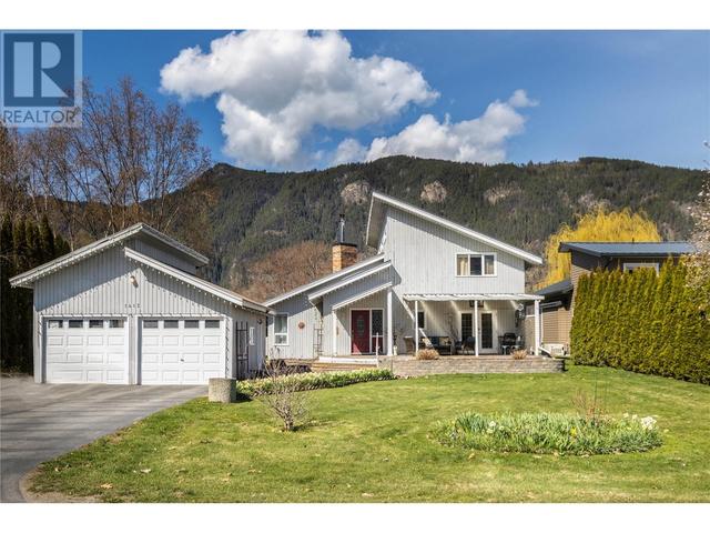 1413 Silver Sands Road, House detached with 3 bedrooms, 2 bathrooms and 1 parking in Sicamous BC | Image 1