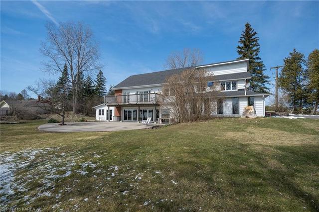 9480 County Rd 2, House detached with 4 bedrooms, 4 bathrooms and 12 parking in Greater Napanee ON | Image 1