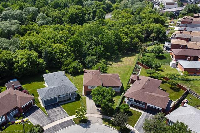 31 Islay Court, House detached with 4 bedrooms, 2 bathrooms and 6 parking in Toronto ON | Image 1
