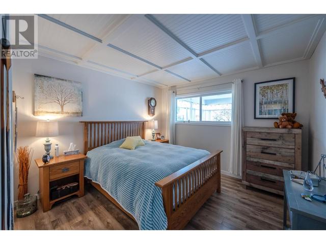 1298 Government Street, House detached with 3 bedrooms, 1 bathrooms and 1 parking in Penticton BC | Image 6