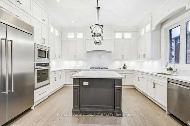 21 Esposito Crt, House detached with 4 bedrooms, 5 bathrooms and 6 parking in Toronto ON | Image 2