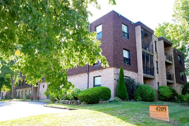 310 - 4209 Hixon Street, Condo with 2 bedrooms, 1 bathrooms and 1 parking in Lincoln ON | Image 1