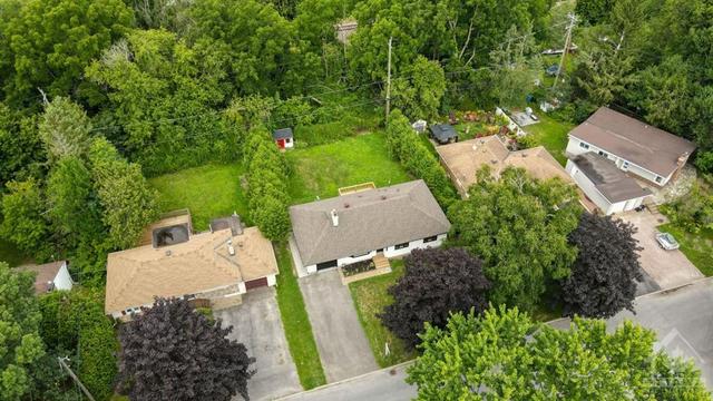 1940 Norwood Avenue, House detached with 4 bedrooms, 2 bathrooms and 6 parking in Ottawa ON | Image 3
