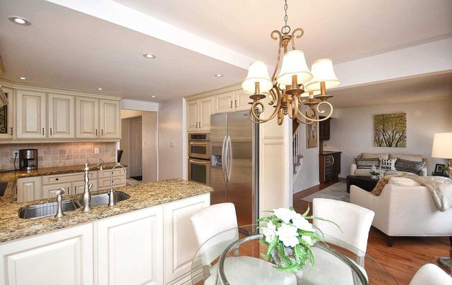 48 Tanjo Crt, House detached with 4 bedrooms, 4 bathrooms and 6 parking in Vaughan ON | Image 5