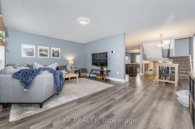 25 Oakes Cres, House semidetached with 3 bedrooms, 3 bathrooms and 3 parking in Guelph ON | Image 10