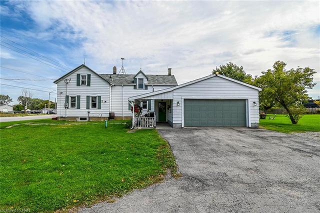 8972 Thorold Stone Road, House detached with 2 bedrooms, 2 bathrooms and 8 parking in Niagara Falls ON | Image 2