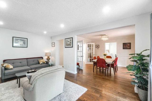 34 Moorehead Cres, House detached with 4 bedrooms, 4 bathrooms and 4 parking in Brampton ON | Image 38