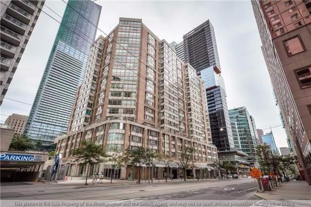 1002 - 717 Bay St, Condo with 2 bedrooms, 2 bathrooms and 1 parking in Toronto ON | Image 1