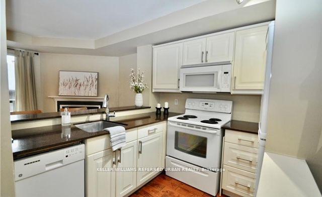 27 Turner Dr, Townhouse with 1 bedrooms, 1 bathrooms and 1 parking in Huntsville ON | Image 2
