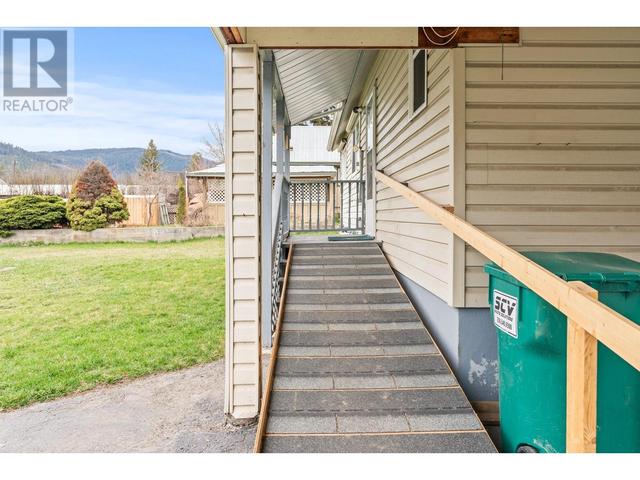 2218 Park Avenue, House detached with 2 bedrooms, 1 bathrooms and 4 parking in Lumby BC | Image 29