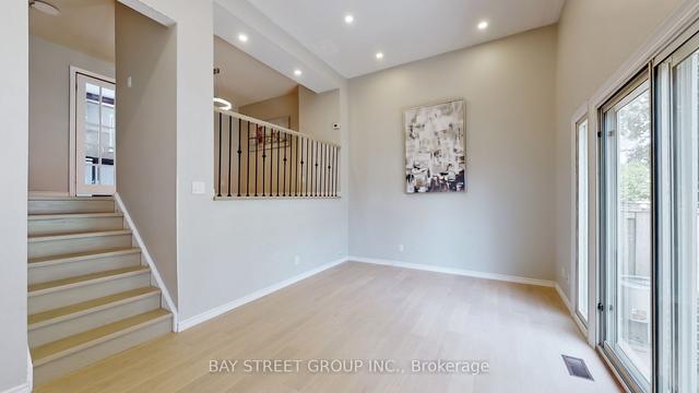 36 - 44 Chester Le Blvd, Townhouse with 3 bedrooms, 2 bathrooms and 2 parking in Toronto ON | Image 1