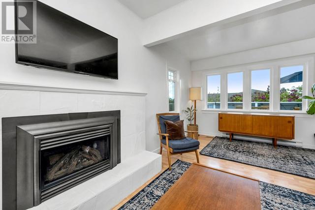 3284 Megaw Pl, House detached with 5 bedrooms, 3 bathrooms and 2 parking in Saanich BC | Image 5