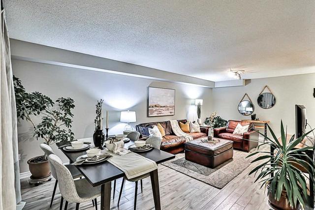 1002 - 30 Harding Blvd W, Condo with 2 bedrooms, 2 bathrooms and 2 parking in Richmond Hill ON | Image 4