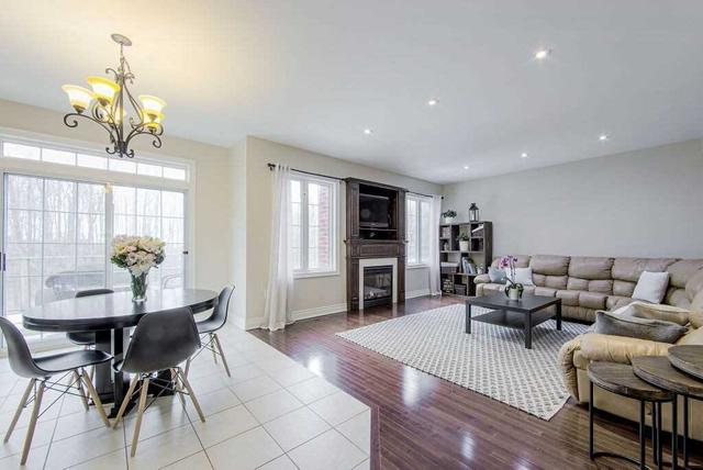 33 Sisley Cres, House detached with 4 bedrooms, 4 bathrooms and 6 parking in Vaughan ON | Image 4