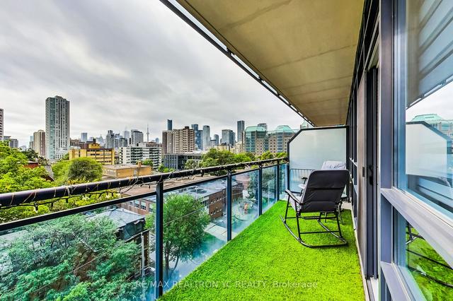 604 - 28 Linden St, Condo with 2 bedrooms, 2 bathrooms and 1 parking in Toronto ON | Image 9