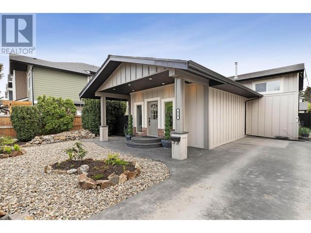 819 Cadder Avenue, House detached with 3 bedrooms, 3 bathrooms and 3 parking in Kelowna BC | Image 3