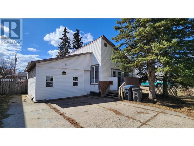 1413 105 Avenue, House detached with 2 bedrooms, 1 bathrooms and 2 parking in Dawson Creek BC | Image 1