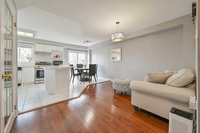 6 - 5530 Glen Erin Dr, Townhouse with 3 bedrooms, 3 bathrooms and 2 parking in Mississauga ON | Image 3