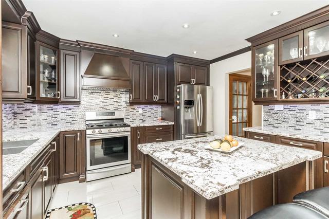 27 Dovehaven Crt, House semidetached with 4 bedrooms, 3 bathrooms and 7 parking in Toronto ON | Image 3