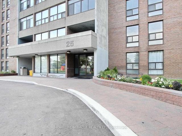 409 - 25 Kensington Rd S, Condo with 2 bedrooms, 1 bathrooms and 1 parking in Brampton ON | Image 1
