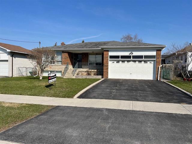 94 Pleasant View Dr, House detached with 3 bedrooms, 2 bathrooms and 4 parking in Toronto ON | Image 1