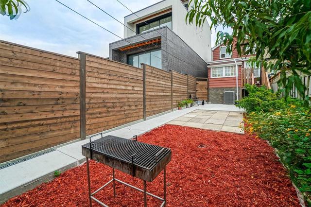 416 Mcroberts Ave, House detached with 2 bedrooms, 1 bathrooms and 1 parking in Toronto ON | Image 6
