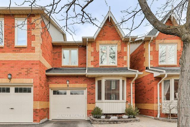 8 - 2006 Glenada Cres, Townhouse with 3 bedrooms, 3 bathrooms and 2 parking in Oakville ON | Image 1