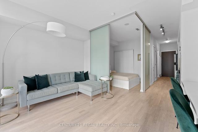1307 - 103 The Queensway St, Condo with 1 bedrooms, 1 bathrooms and 1 parking in Toronto ON | Image 4