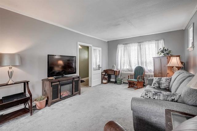 2220 Lawrence Ave W, House detached with 2 bedrooms, 2 bathrooms and 4 parking in Toronto ON | Image 4