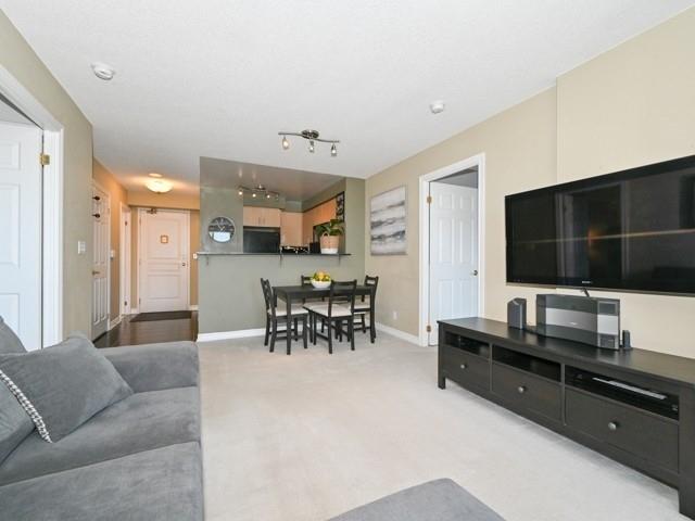 516 - 16 Dallimore Circ, Condo with 2 bedrooms, 2 bathrooms and 1 parking in Toronto ON | Image 2