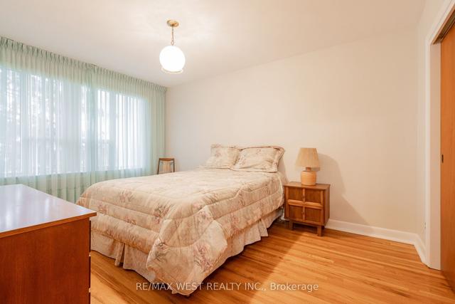 1516 Lawrence Ave W, House semidetached with 3 bedrooms, 2 bathrooms and 7 parking in Toronto ON | Image 16
