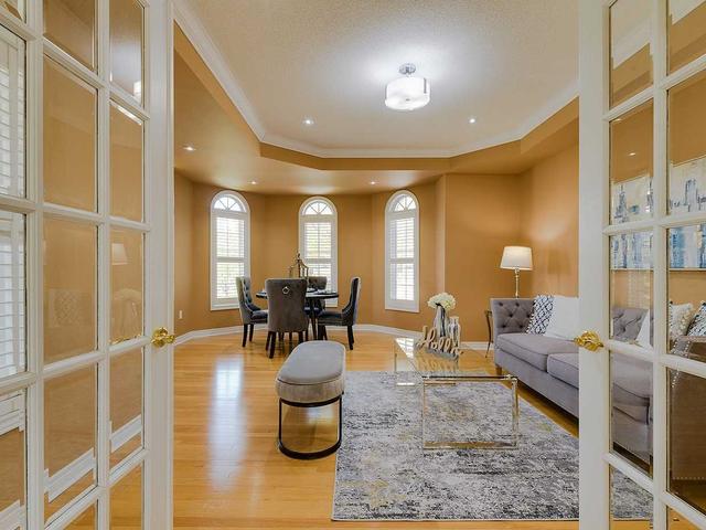 498 Tremblant Crt, House detached with 4 bedrooms, 5 bathrooms and 5 parking in Mississauga ON | Image 6