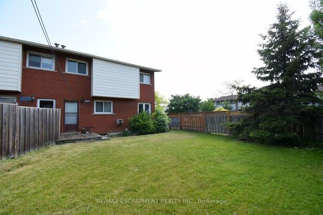 9 Dianne Crt, House semidetached with 3 bedrooms, 2 bathrooms and 2 parking in Hamilton ON | Image 21