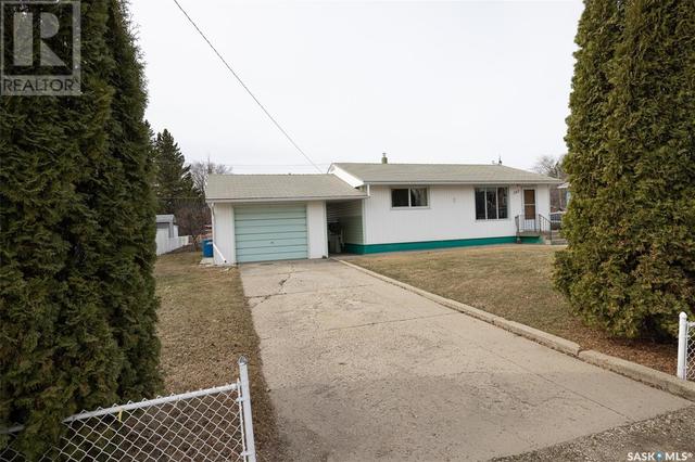307 6th Avenue E, House detached with 2 bedrooms, 1 bathrooms and null parking in Watrous SK | Image 3