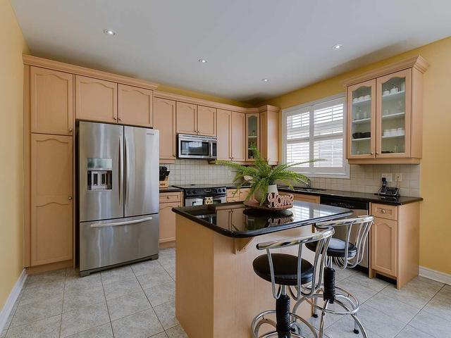 498 Tremblant Crt, House detached with 4 bedrooms, 5 bathrooms and 5 parking in Mississauga ON | Image 4