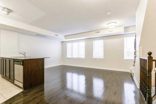 225 - 11 Ruttan St, Townhouse with 2 bedrooms, 2 bathrooms and 1 parking in Toronto ON | Image 2