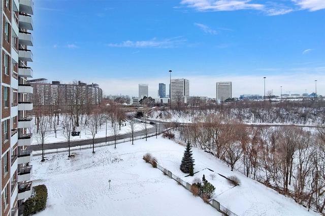 919 - 10 Edgecliff Gfwy, Condo with 3 bedrooms, 2 bathrooms and 1 parking in Toronto ON | Image 38