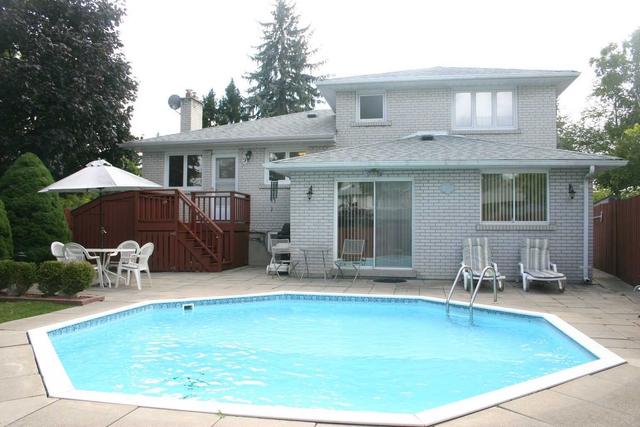 9 Pride Crt, House detached with 4 bedrooms, 3 bathrooms and 3 parking in Toronto ON | Image 30